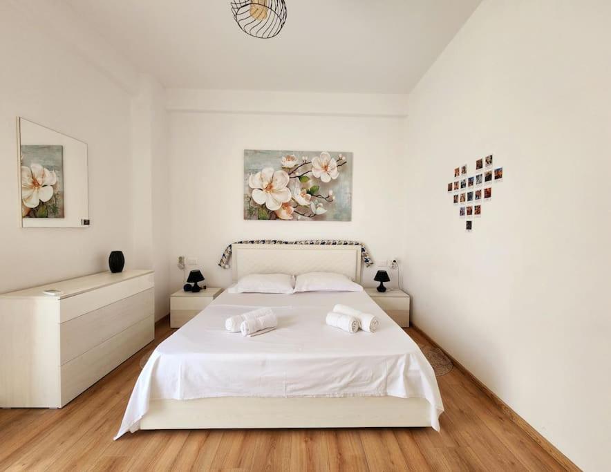 Central Deluxe Inn For Three 24H Check In ติรานา ภายนอก รูปภาพ